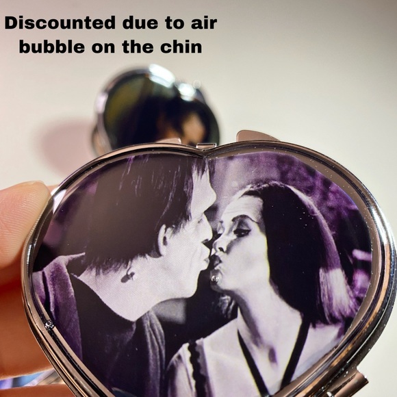 🛍️NEW Heart Horror Movie Compact Mirror | The Munsters - Picture 3 of 9